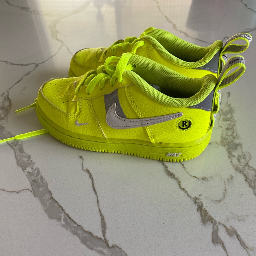 Nike Air Force 1 NEON
